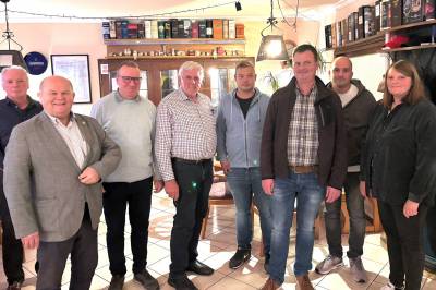 Neu gew�hlter Vorstand von links: Karl-Wilhelm Br�ne, Friedrich Sch�fer, Matthias Kubat, Heinrich Klein, Nick Albrecht, Martin Obst, Ricardo Winter, Lena Knoche