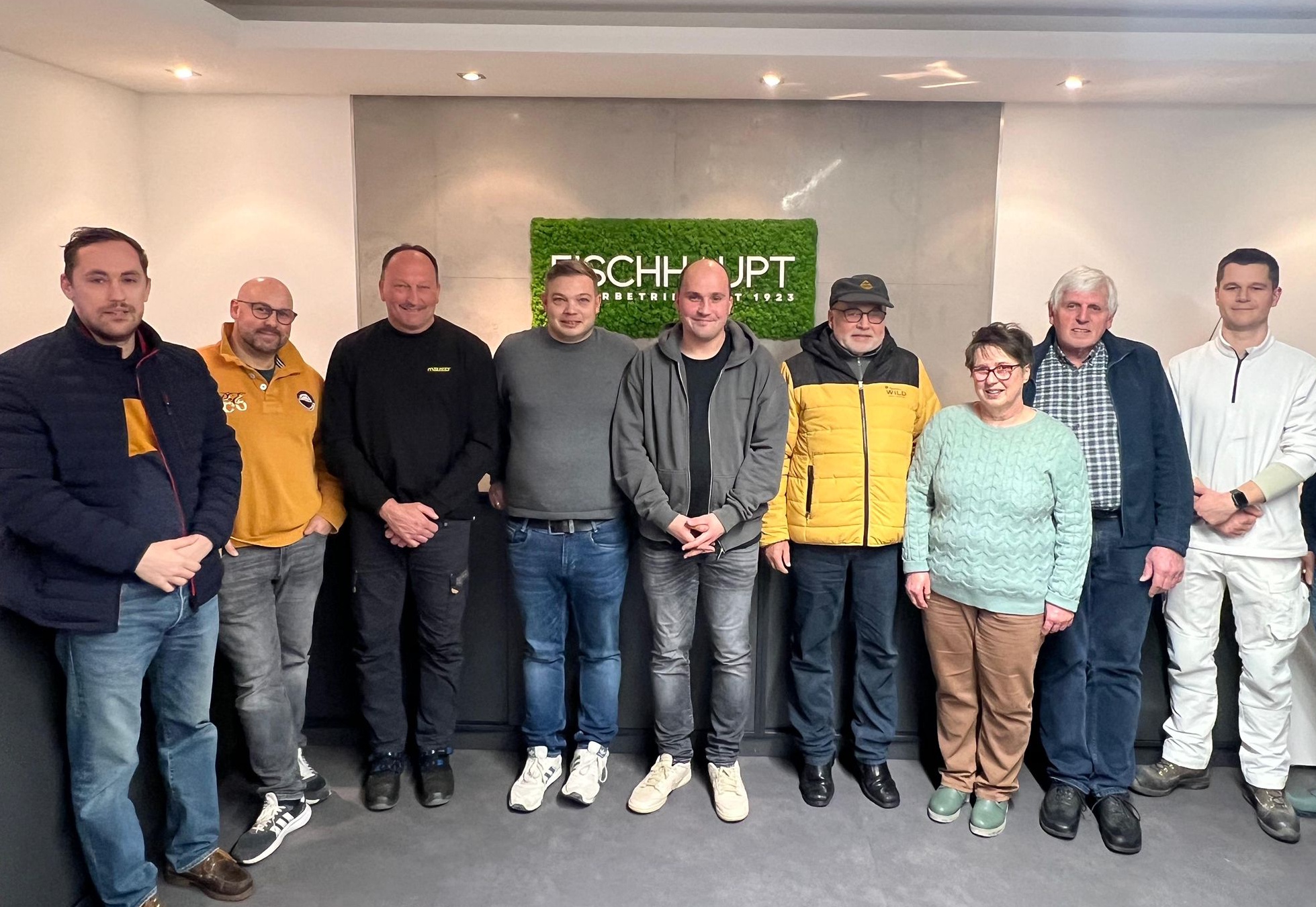 von links: Miglieder der V�hler CDU Karl-Josef Walmanns, Nikolas Thomas, Axel Bock, Nick Albrecht, Ricardo Winter, Eberhrd Lamm, Ulrike Klein, Heinrich Klein und Betriebsinhaber Max Fischhaupt